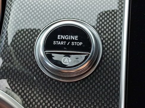 Used 2024 Mercedes-Benz GLC 300 4MATIC image 18