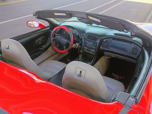 Used 1998 Chevrolet Corvette Convertible w/ Memory Pkg image 36