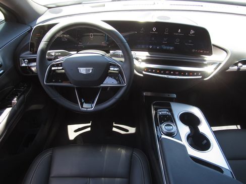 Used 2024 Cadillac Lyriq Tech RWD image 17