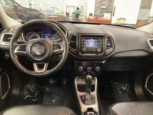 Used 2017 Jeep Compass Latitude w/ Cold Weather Group FWD image 19