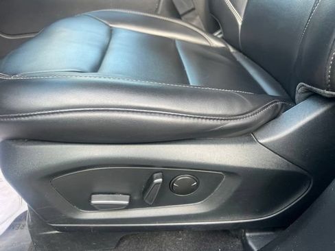 Used 2023 Ford Explorer XLT w/ Equipment Group 202A AWD/4WD image 23