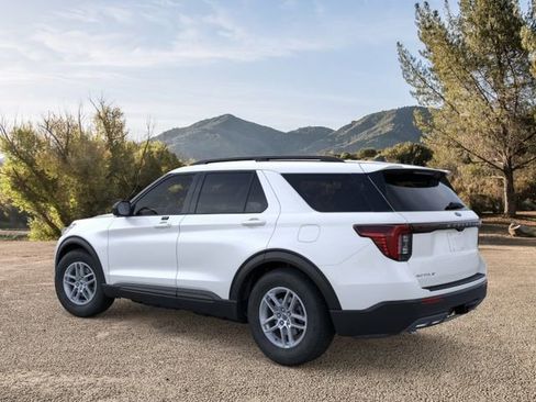 New 2026 Ford Explorer Active w/ Active Comfort Package RWD image 4