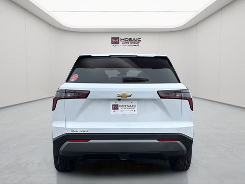 New 2026 Chevrolet Equinox LT w/ Convenience Package II FWD image 4