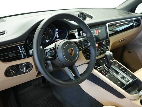 New 2026 Porsche Macan image 4
