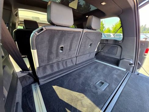 Used 2025 Rivian R1S Premium AWD/4WD image 59