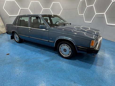 Used 1987 Volvo 760 GLE RWD image 4