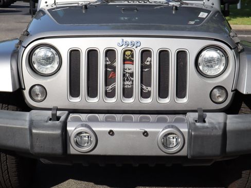 Used 2017 Jeep Wrangler Unlimited Sahara AWD/4WD image 18