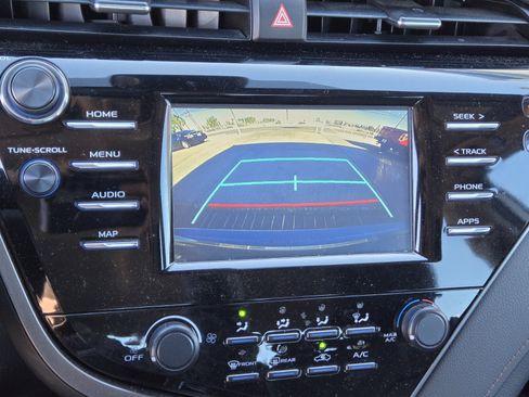 Used 2019 Toyota Camry LE image 18