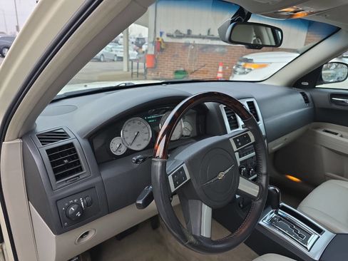 Used 2007 Chrysler 300 C image 9