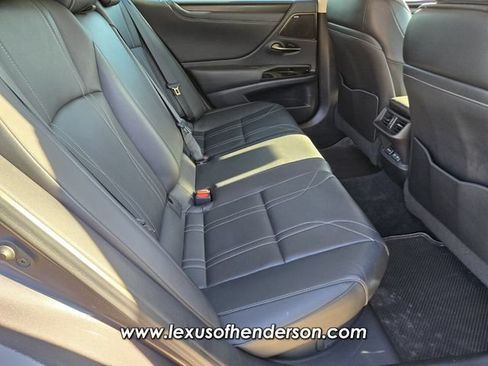 Certified 2022 Lexus ES 300h w/ Accessory Package FWD image 18