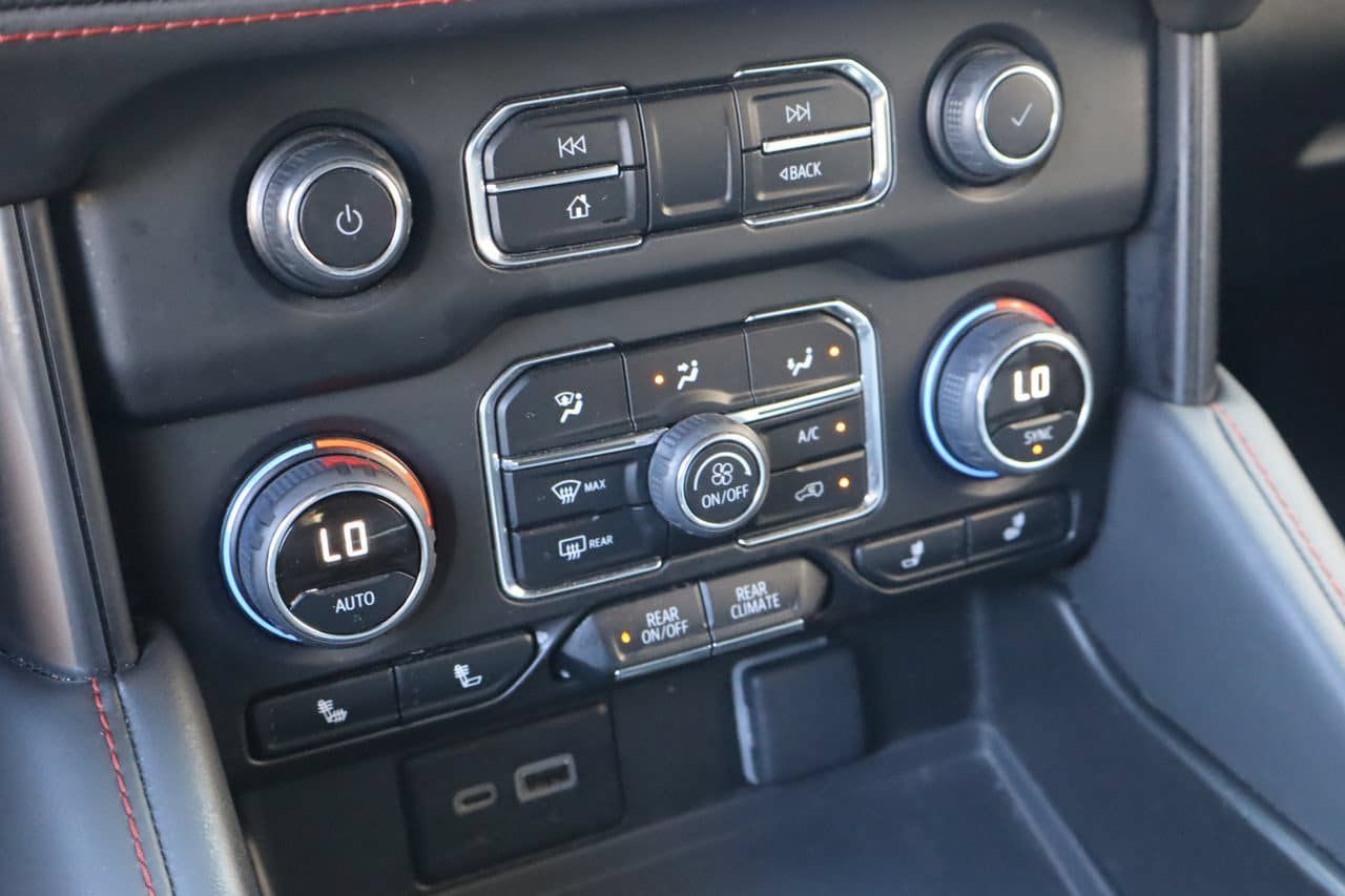 Used 2024 Chevrolet Suburban RST RWD image 25