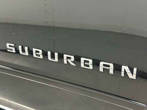 Used 2015 Chevrolet Suburban LTZ RWD image 27