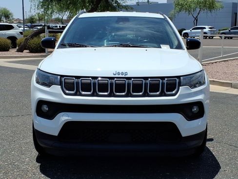 Used 2022 Jeep Compass Latitude w/ Convenience Group FWD image 2