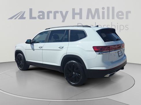 Used 2024 Volkswagen Atlas SE w/ Black Wheel Package AWD/4WD image 3