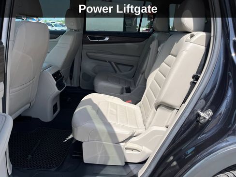 Used 2024 Volkswagen Atlas SEL AWD/4WD image 30