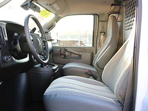 Used 2025 Chevrolet Express 2500 Extended w/ Communications Package image 23