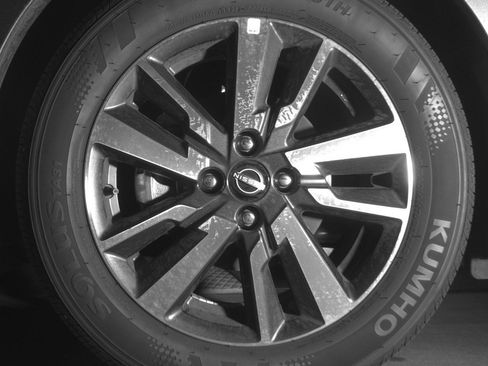 Used 2025 Nissan Versa SV FWD image 12