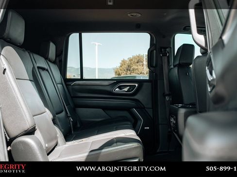 Used 2024 Chevrolet Suburban LT RWD image 49