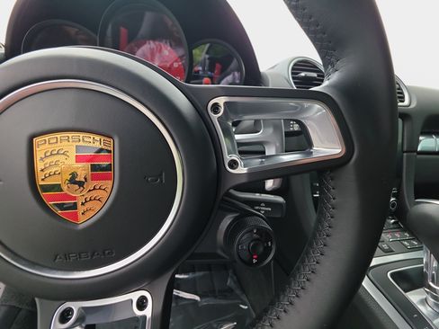 Used 2018 Porsche 718 Cayman S RWD image 16