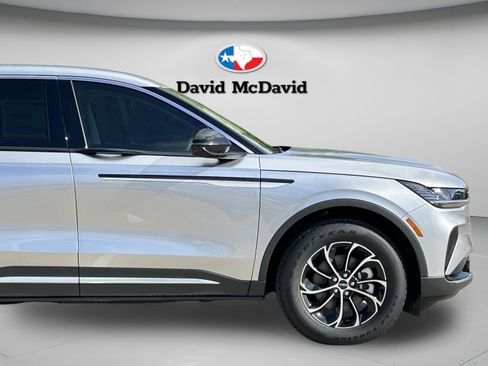 New 2026 Lincoln Nautilus Premier image 33