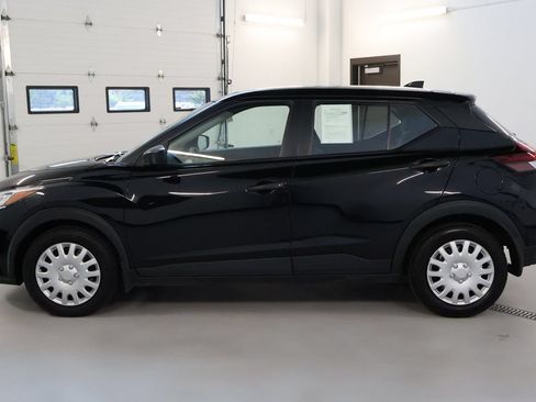 Used 2021 Nissan Kicks S FWD image 4