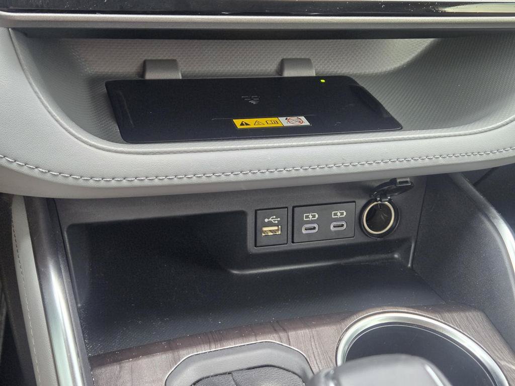 Used 2023 Toyota Highlander Limited FWD image 30