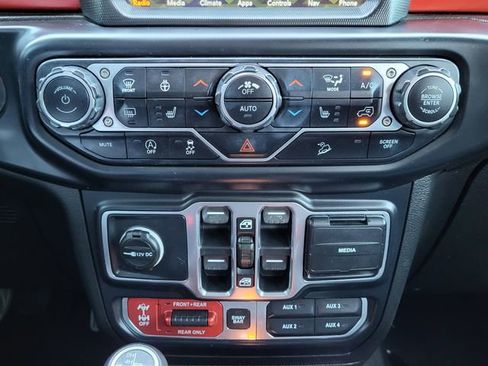 Used 2019 Jeep Wrangler Unlimited Rubicon AWD/4WD image 18
