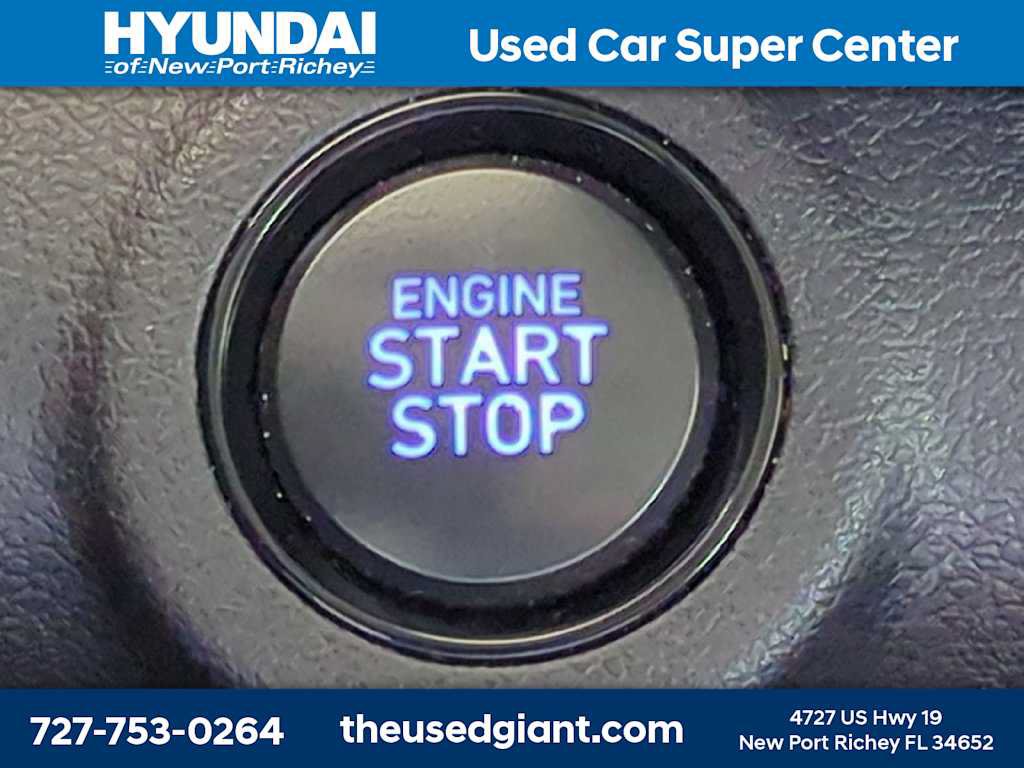 Certified 2025 Hyundai Venue SEL FWD image 29