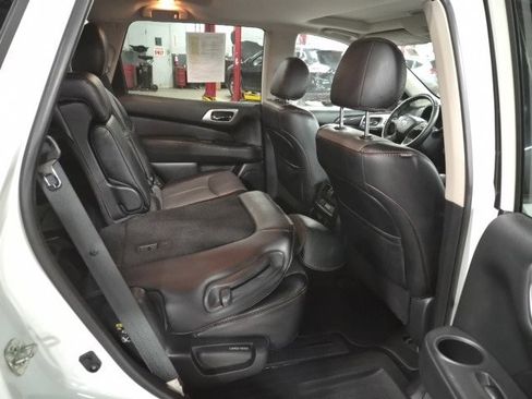 Used 2019 Nissan Pathfinder SL image 17
