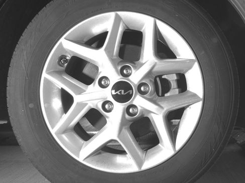 Used 2025 Kia Soul LX w/ LX Technology Package image 13