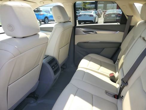 Certified 2022 Cadillac XT5 Premium Luxury w/ LPO, Floor Liner Package AWD/4WD image 9
