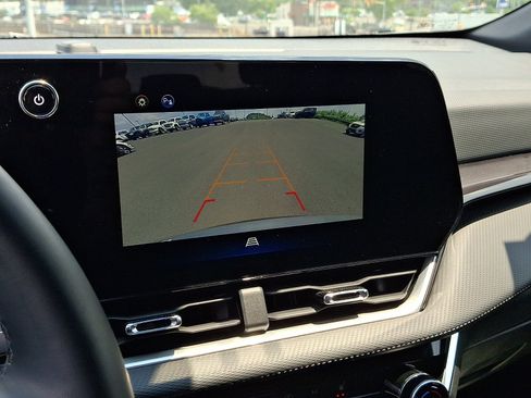 Used 2025 Chevrolet Equinox LT FWD image 18