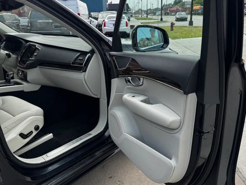 Used 2016 Volvo XC90 T6 Momentum w/ Momentum Plus Package AWD/4WD image 10