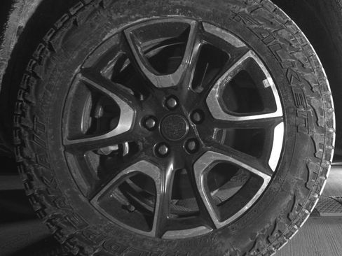 Used 2025 Jeep Compass Trailhawk AWD/4WD image 14