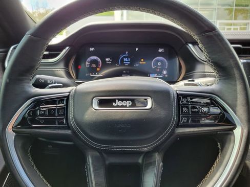 Used 2022 Jeep Grand Cherokee Overland AWD/4WD image 12