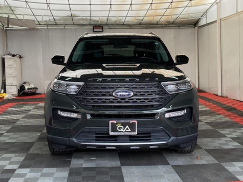 Used 2022 Ford Explorer XLT w/ Equipment Group 202A AWD/4WD image 2