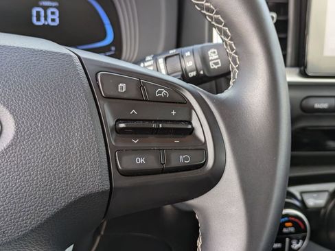 Used 2025 Hyundai Venue SEL image 19