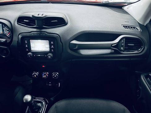 Used 2017 Jeep Renegade Altitude w/ Safety & Security Group FWD image 28