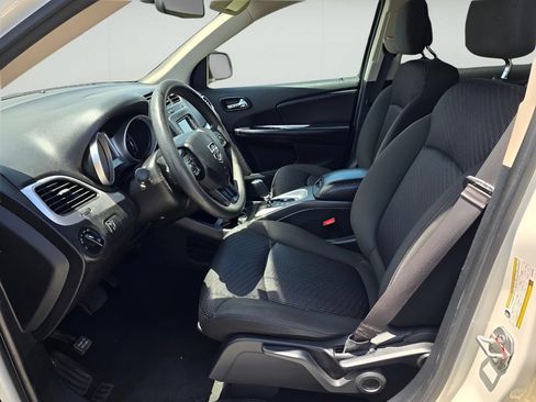 Used 2019 Dodge Journey SE w/ Blacktop Package FWD image 28