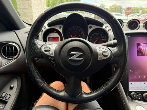 Used 2009 Nissan 370Z Touring w/ Sport Pkg RWD image 29
