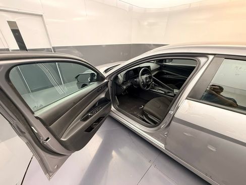 Used 2025 Hyundai Elantra Sport FWD image 8