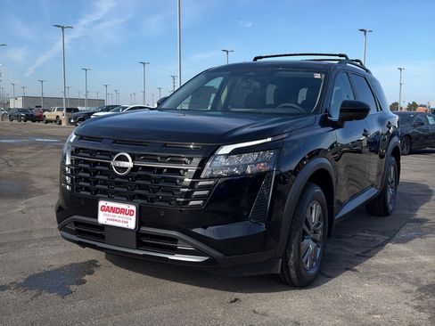 New 2026 Nissan Pathfinder SV image 2