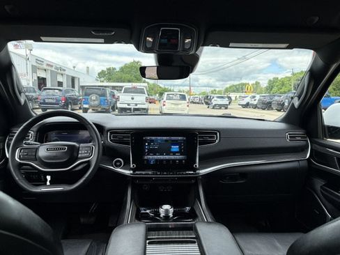 Used 2022 Jeep Wagoneer Series II AWD/4WD image 14