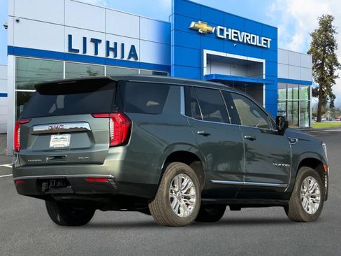 Used 2024 GMC Yukon SLT AWD/4WD image 2