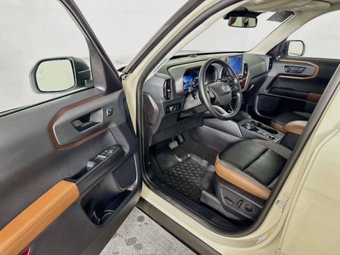 Used 2024 Ford Bronco Sport Outer Banks w/ Tech Package AWD/4WD image 3