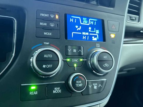Used 2017 Toyota Sienna XLE Premium w/ Protection Package image 27