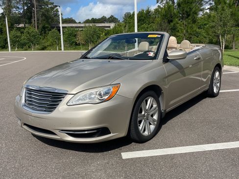 Used 2013 Chrysler 200 Touring w/ Cold Weather Group FWD image 1