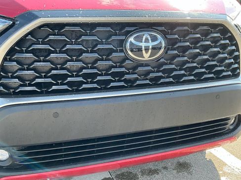 Used 2024 Toyota Corolla Cross XLE FWD image 27