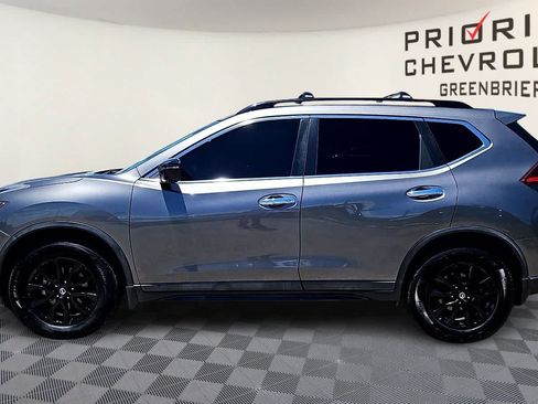 Used 2018 Nissan Rogue SV w/ Premium Package FWD image 5