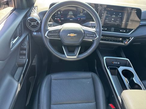 Used 2025 Chevrolet Equinox LT w/ Convenience Package II image 14